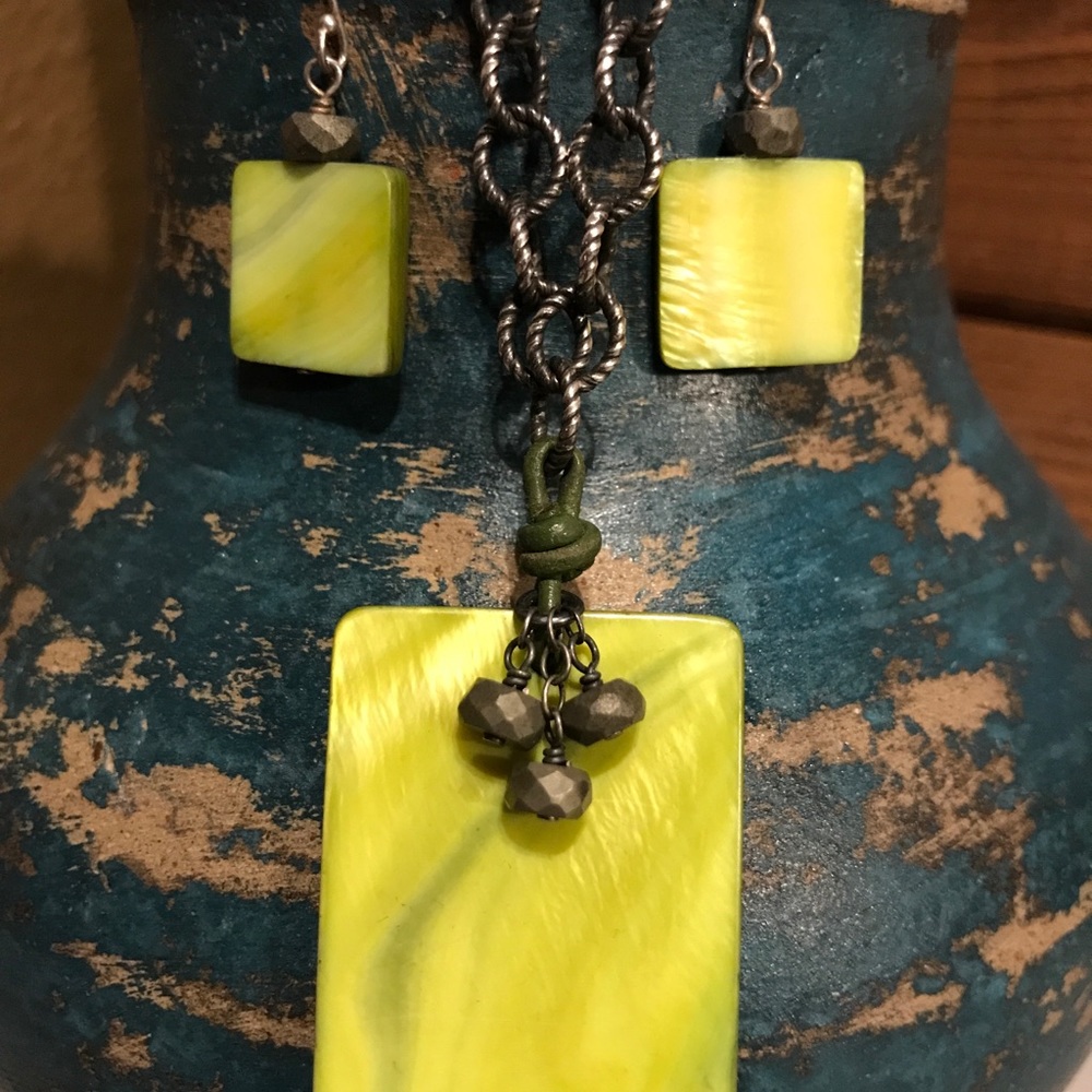 Silpada green mother of pearl necklace and earrings set